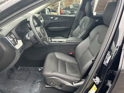 Used 2025 Volvo XC60 B5 Plus image 16