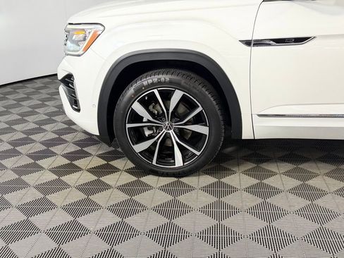 Used 2024 Volkswagen Atlas SEL Premium R-Line image 10