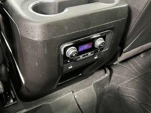 Used 2024 Chevrolet Tahoe Premier AWD/4WD image 19