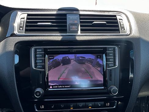 Used 2017 Volkswagen Jetta GLI FWD image 24