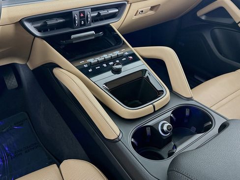 Used 2025 Porsche Cayenne Coupe image 6