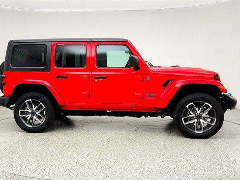 Used 2024 Jeep Wrangler Unlimited w/ Convenience Group AWD/4WD image 4