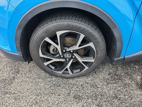 Used 2019 Toyota C-HR XLE FWD image 14
