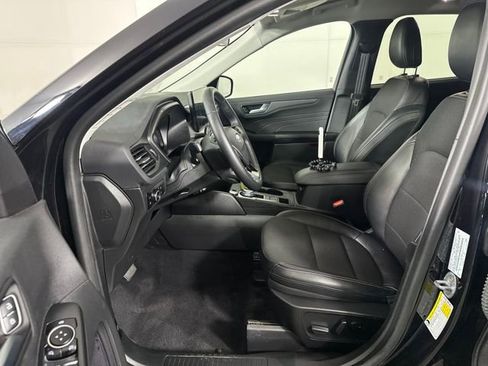 Used 2023 Ford Escape SE image 11