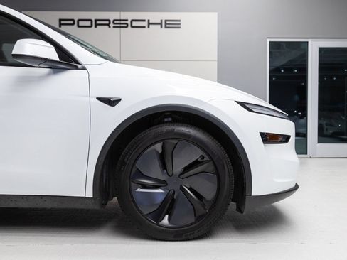 Used 2026 Tesla Model Y Long Range AWD/4WD image 11