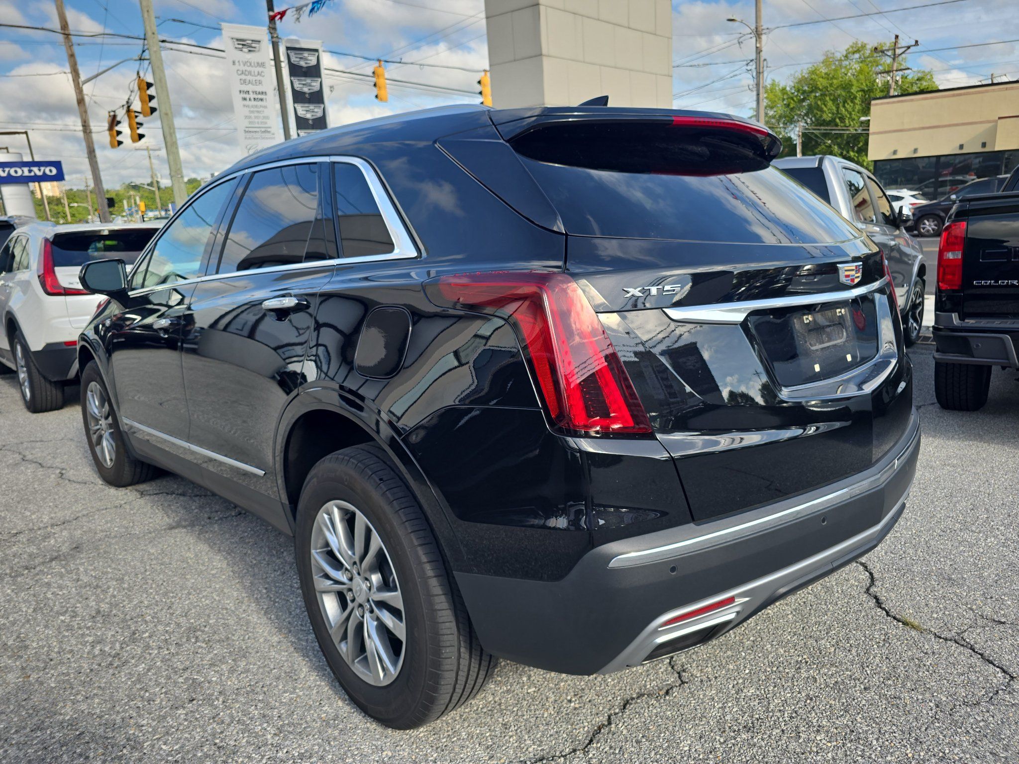 Used 2023 Cadillac XT5 Premium Luxury FWD image 4