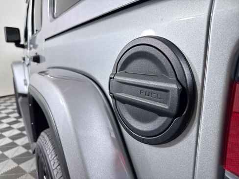 Used 2021 Jeep Wrangler Unlimited Sahara image 33