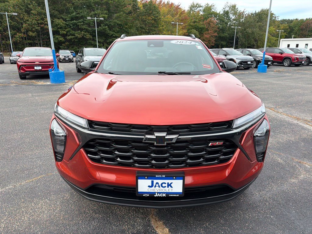 Used 2024 Chevrolet Trax RS w/ Driver Confidence Package FWD image 2