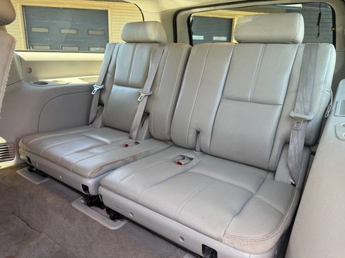 Used 2010 Chevrolet Suburban LT AWD/4WD image 28