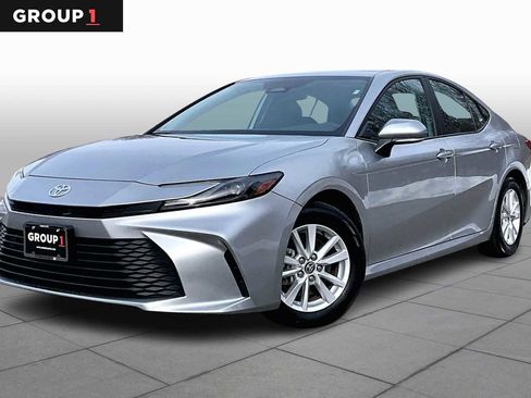 Certified 2025 Toyota Camry LE image 1
