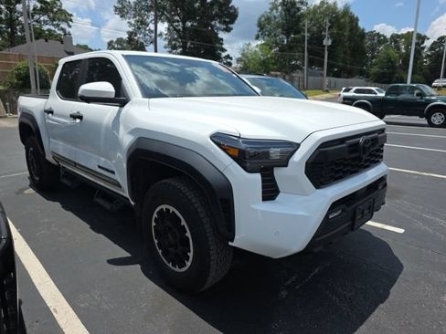 Used 2024 Toyota Tacoma TRD Off-Road w/ TRD Off Road Premium Package AWD/4WD image 3
