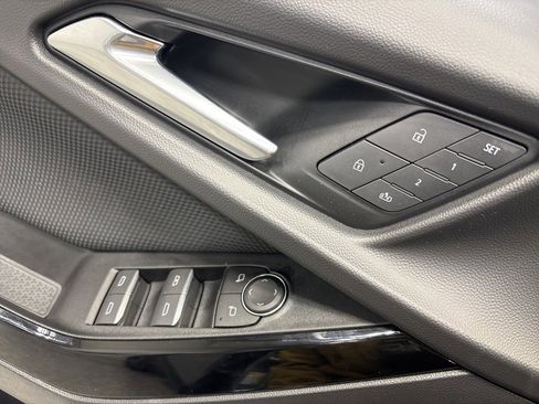 Used 2025 Chevrolet Equinox RS w/ Safety and Technology Package image 31