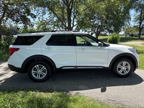 Used 2020 Ford Explorer XLT w/ Equipment Group 202A AWD/4WD image 6