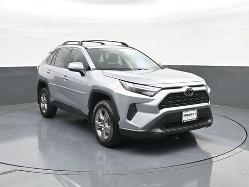 Used 2025 Toyota RAV4 XLE FWD image 22
