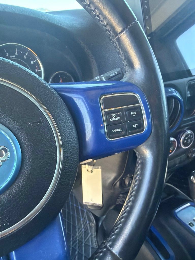 Used 2014 Jeep Wrangler Unlimited Rubicon w/ Connectivity Group AWD/4WD image 15