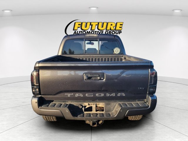 Used 2016 Toyota Tacoma TRD Off-Road AWD/4WD image 4