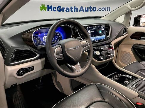 Used 2023 Chrysler Pacifica Limited FWD image 14