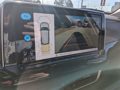 Used 2025 Volkswagen Atlas SE image 19