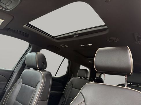 Used 2023 Chevrolet Traverse Premier FWD image 22