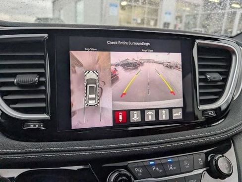 Used 2021 Chrysler Pacifica Limited w/ Uconnect Theater Family Group image 22