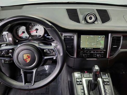 Used 2015 Porsche Macan Turbo image 16