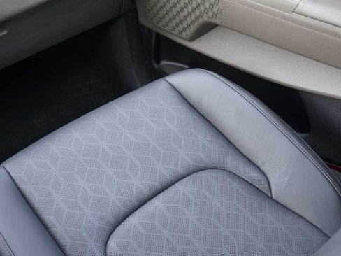 Certified 2026 Kia Carnival LXS FWD image 24
