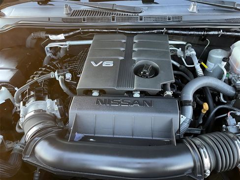 Used 2020 Nissan Frontier SV w/ Midnight Edition Floor Mats image 11