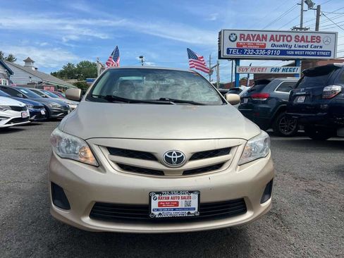 Used 2012 Toyota Corolla LE FWD image 3