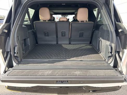 New 2026 Lincoln Navigator L Black Label AWD/4WD image 12