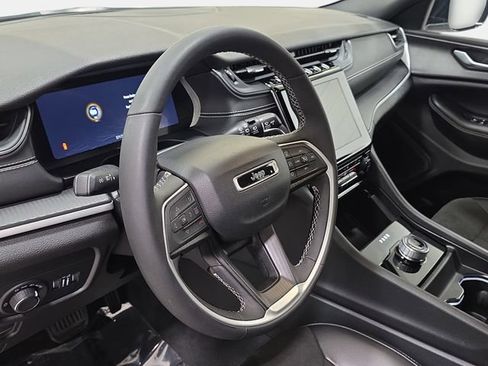 Used 2024 Jeep Grand Cherokee Altitude AWD/4WD image 14