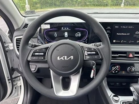 New 2026 Kia Seltos LX FWD image 9