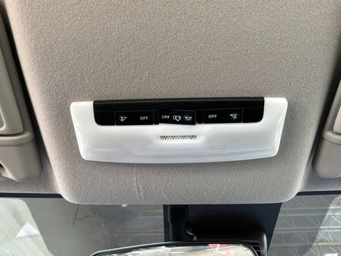 Used 2025 Nissan Versa SV FWD image 16