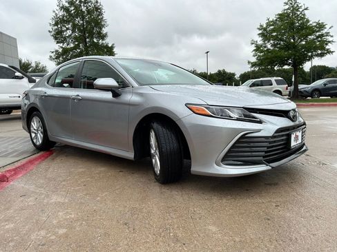 Used 2024 Toyota Camry LE image 4