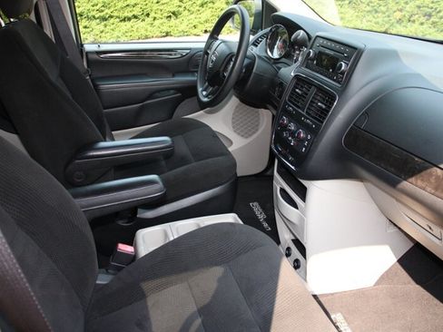 Used 2015 Dodge Grand Caravan SE w/ Quick Order Package 29E SE FWD image 13