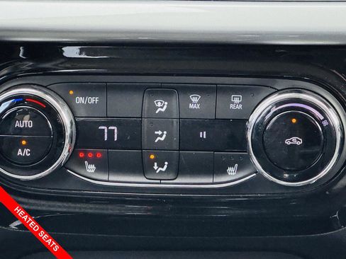 Used 2025 Chevrolet Trax LT w/ LT Convenience Package image 5