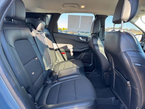 Used 2023 Ford Escape SE image 17