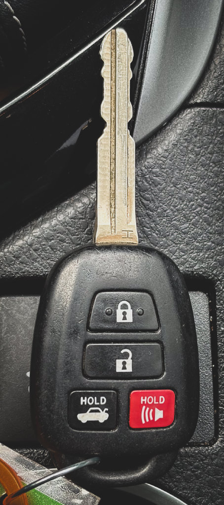 Used 2017 Toyota Corolla LE FWD image 4