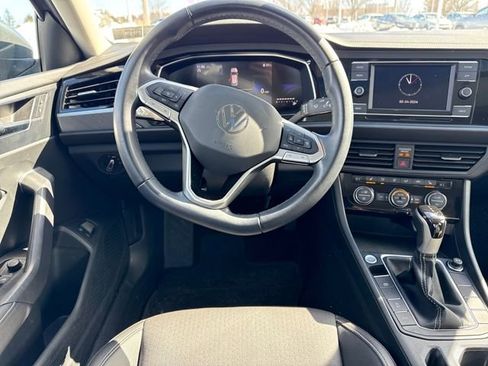 Used 2024 Volkswagen Jetta SE image 16