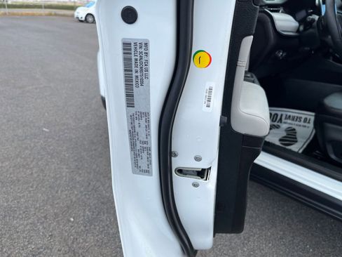 Used 2025 Jeep Compass Limited image 30