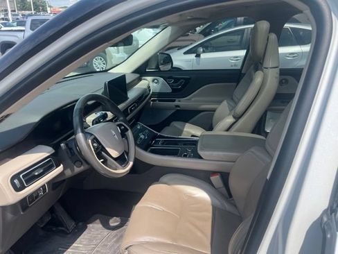 Used 2020 Lincoln Aviator Reserve w/ Equipment Group 202A AWD/4WD image 3