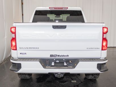 New 2026 Chevrolet Silverado 1500 Custom w/ Turbomax Blackout Package