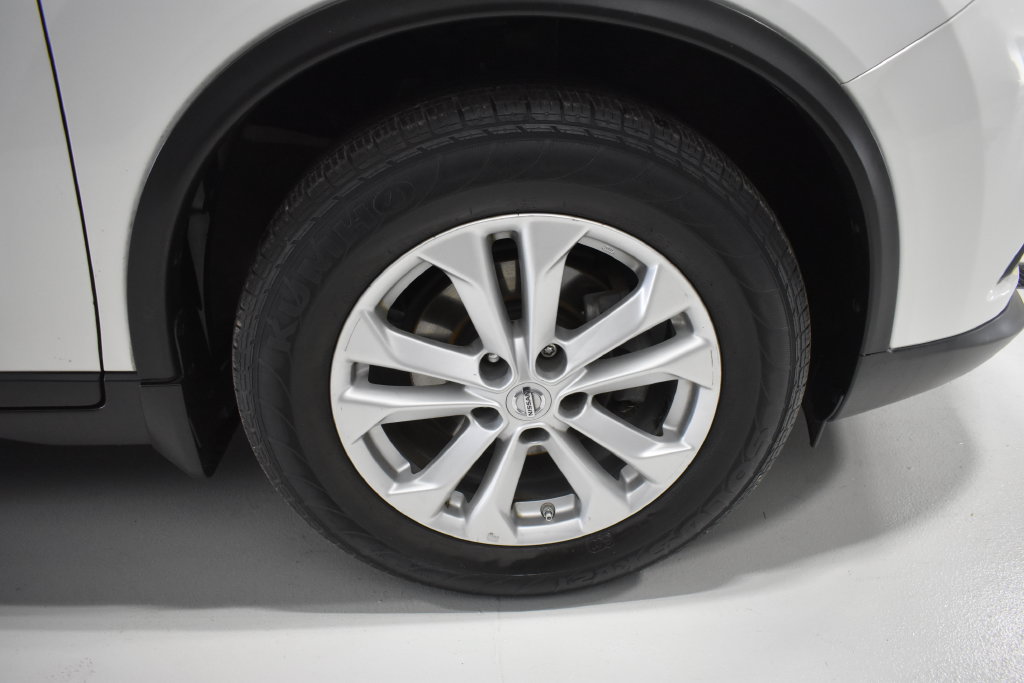 Used 2014 Nissan Rogue SV w/ SV Premium Package FWD image 10