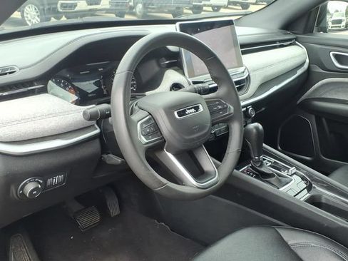 Used 2024 Jeep Compass Latitude AWD/4WD image 8