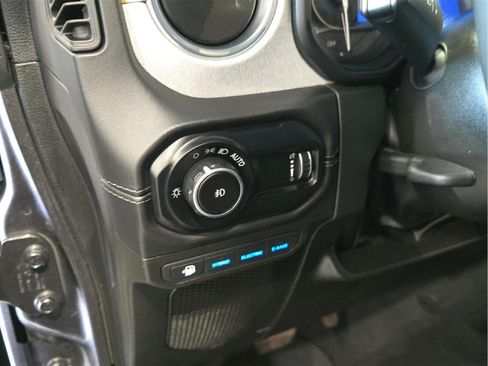 Used 2025 Jeep Wrangler Unlimited Sahara AWD/4WD image 10