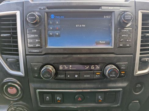 Used 2018 Nissan Titan SV w/ SV Convenience Package AWD/4WD image 17