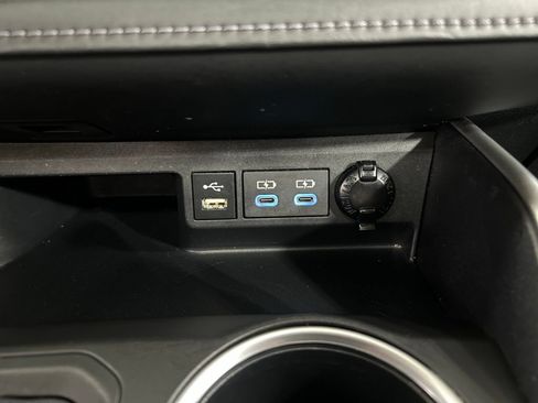 Used 2022 Toyota Highlander XLE AWD/4WD image 22