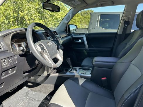 Used 2018 Toyota 4Runner SR5 Premium image 13