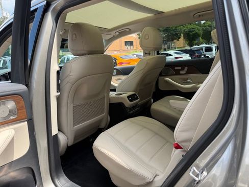 Used 2022 Mercedes-Benz GLS 450 4MATIC image 30