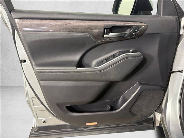 Used 2020 Toyota Highlander Limited AWD/4WD image 12