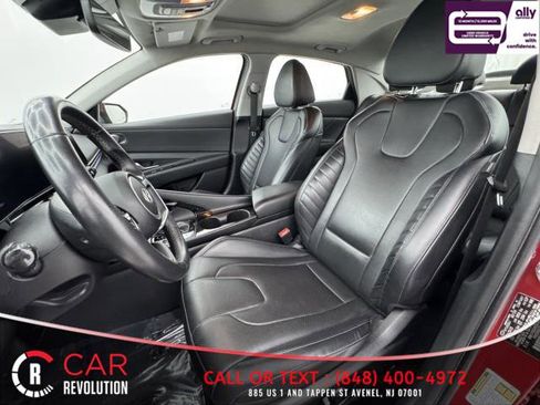 Used 2024 Hyundai Elantra Limited image 17